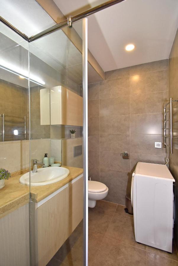 Home4You Apartments On Koghbatsi Yerevan Bagian luar foto