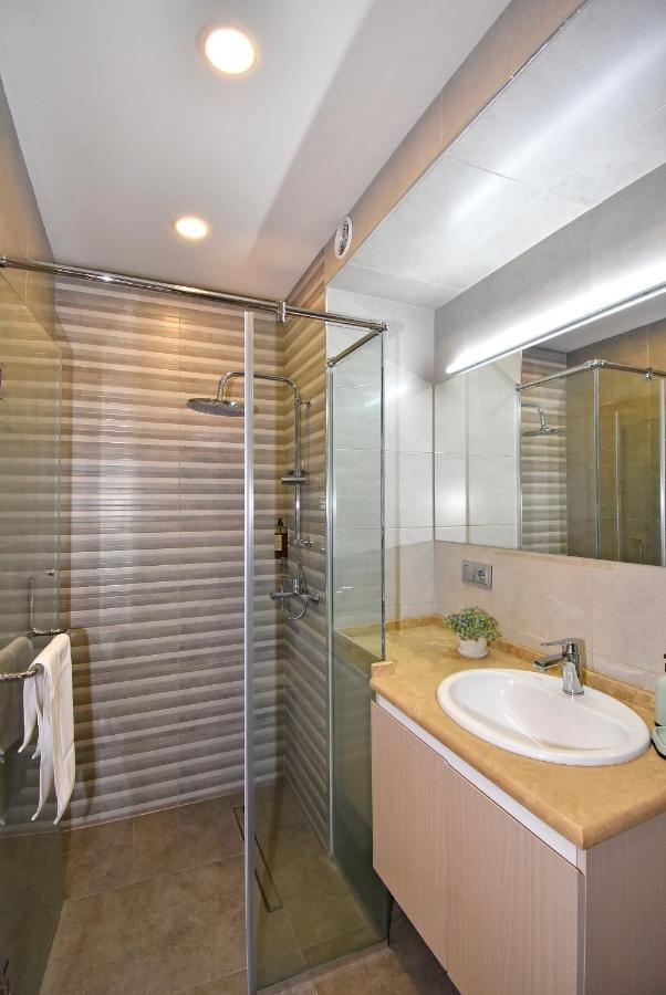 Home4You Apartments On Koghbatsi Yerevan Bagian luar foto