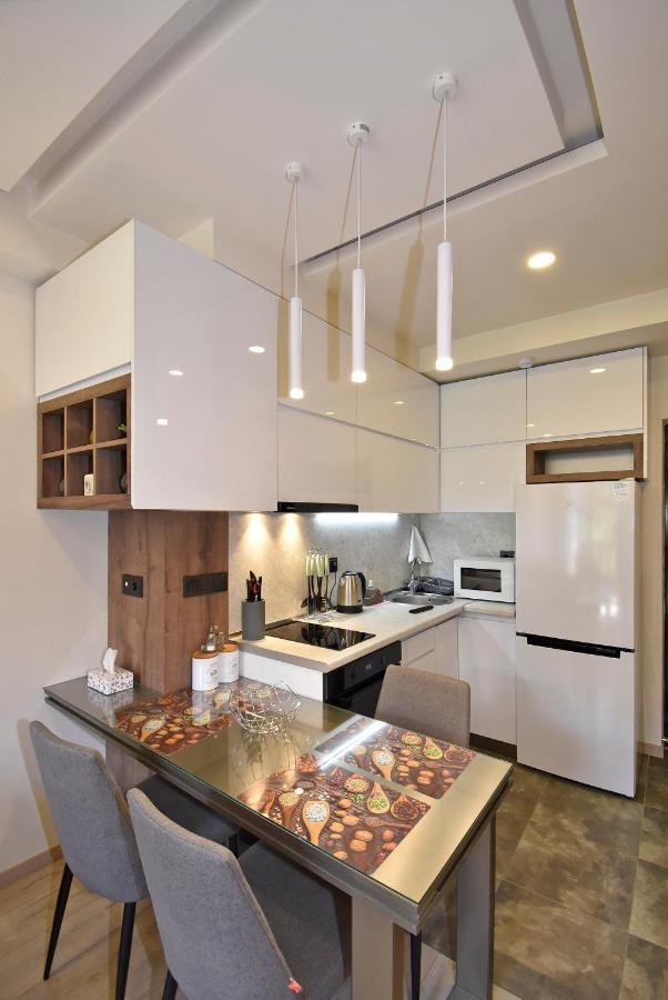 Home4You Apartments On Koghbatsi Yerevan Bagian luar foto