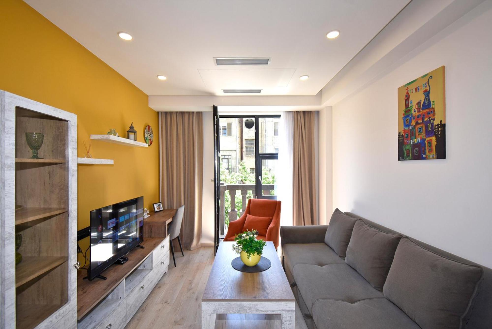 Home4You Apartments On Koghbatsi Yerevan Bagian luar foto