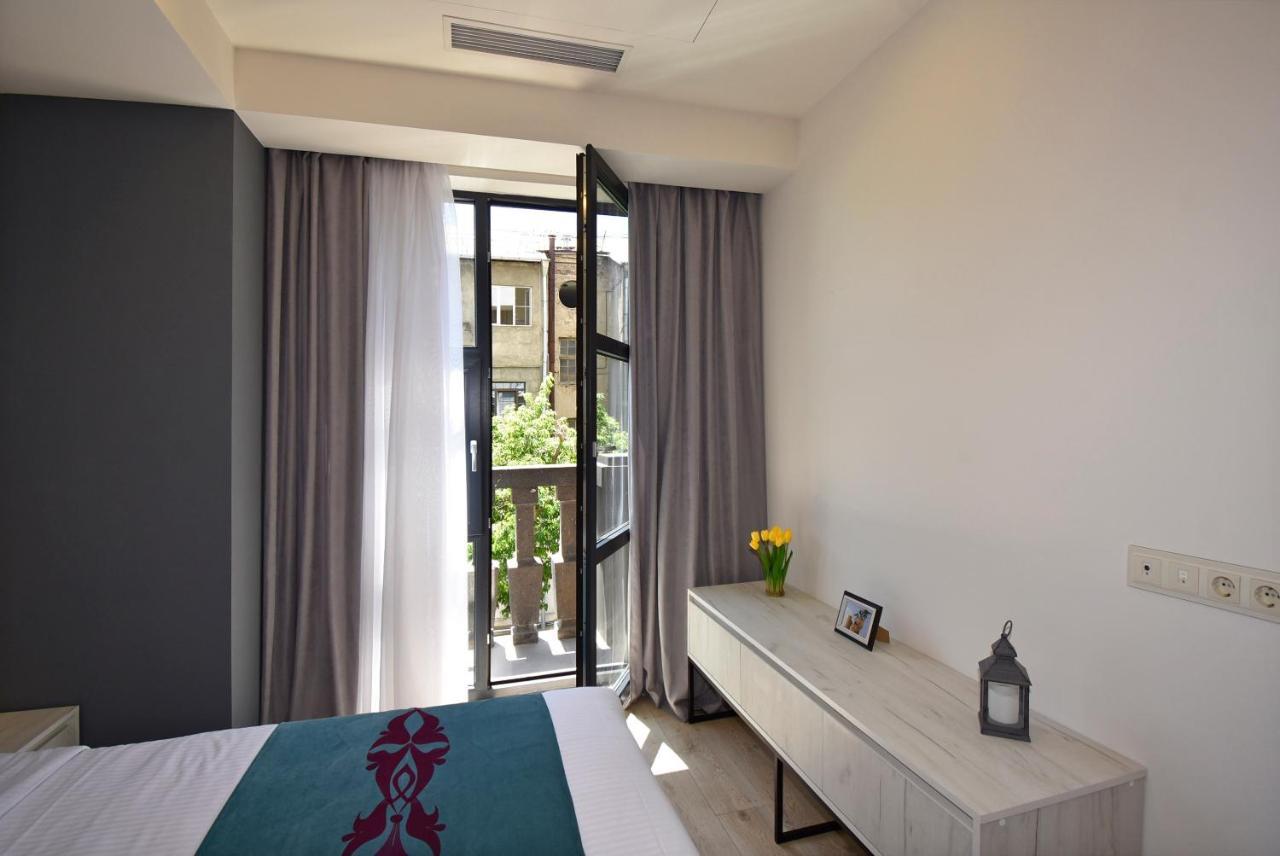 Home4You Apartments On Koghbatsi Yerevan Bagian luar foto