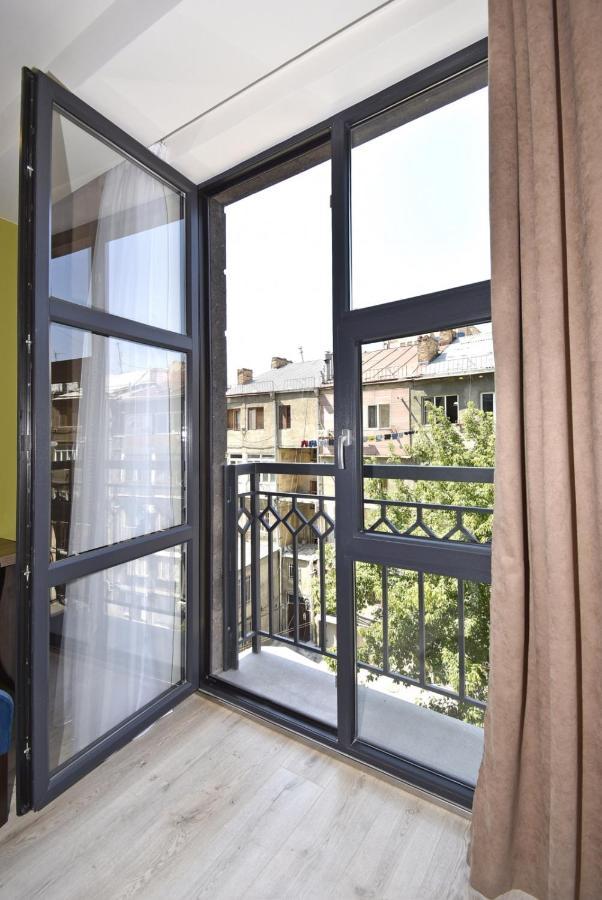 Home4You Apartments On Koghbatsi Yerevan Bagian luar foto